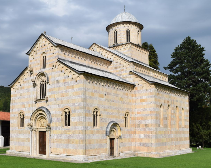 Manastiri i Deçanit: Reagojnë historianët pas përplasjes mes Qeverisë së Kosovës dhe Europa Nostras